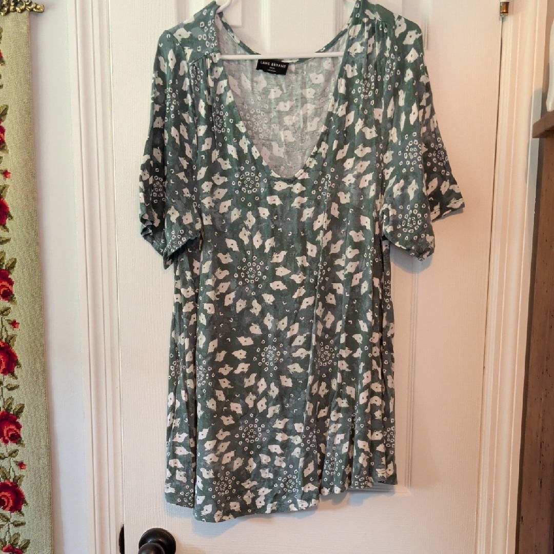 Lane Bryant Green And White Patterned Short Sleeve Top Sz 18/20